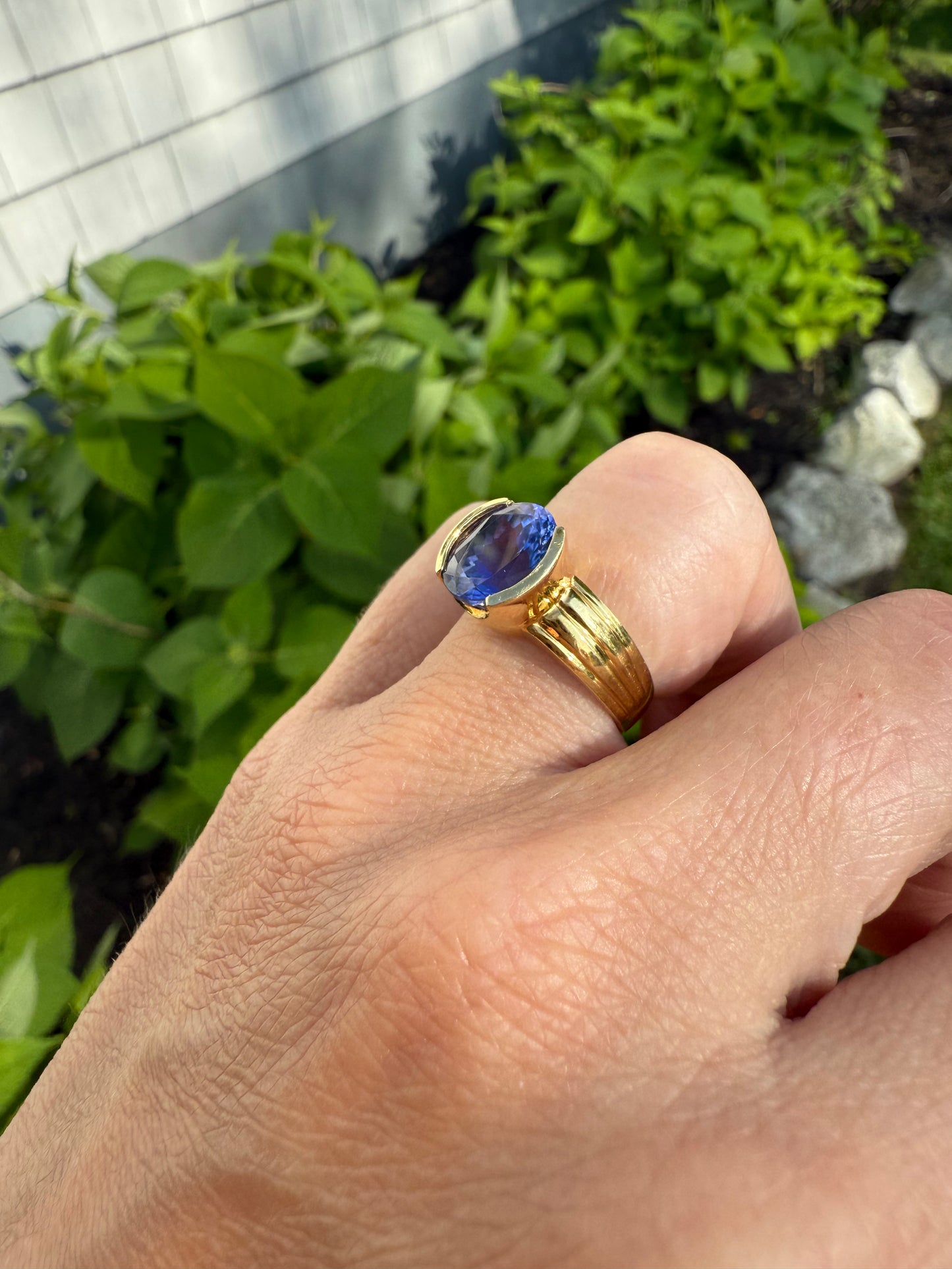 Vintage 18k Yellow Gold Tanzanite Ring