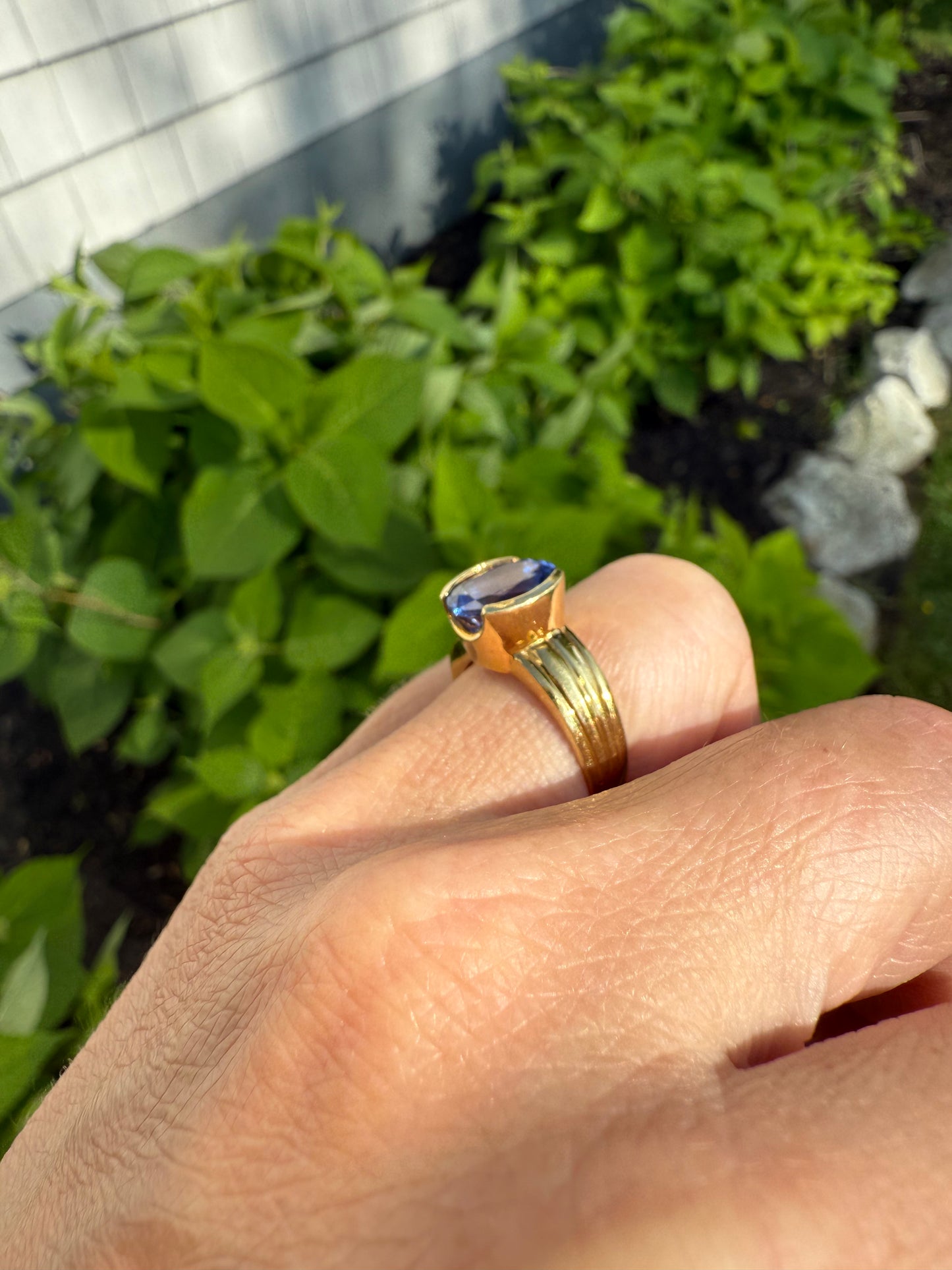 Vintage 18k Yellow Gold Tanzanite Ring