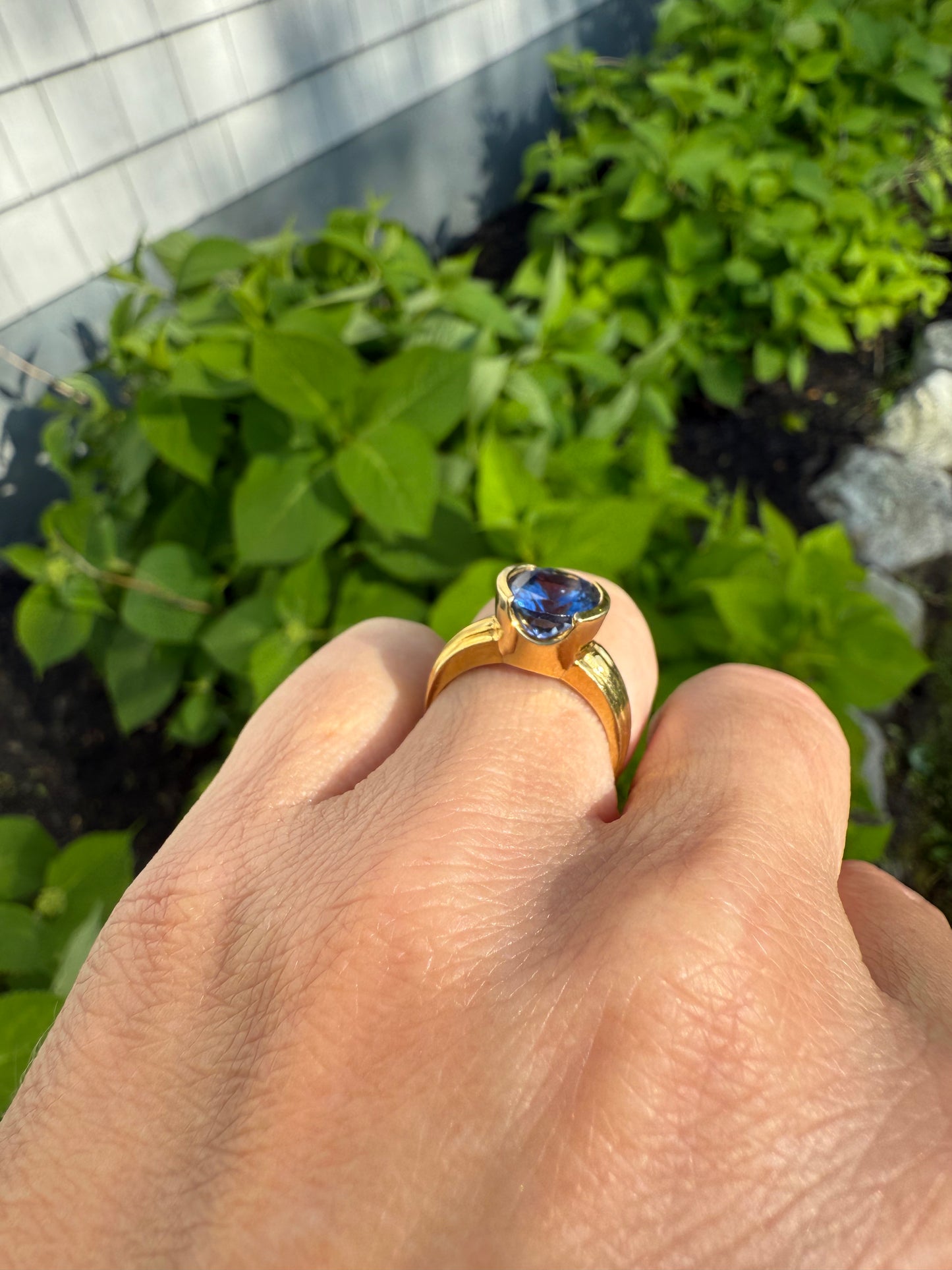 Vintage 18k Yellow Gold Tanzanite Ring