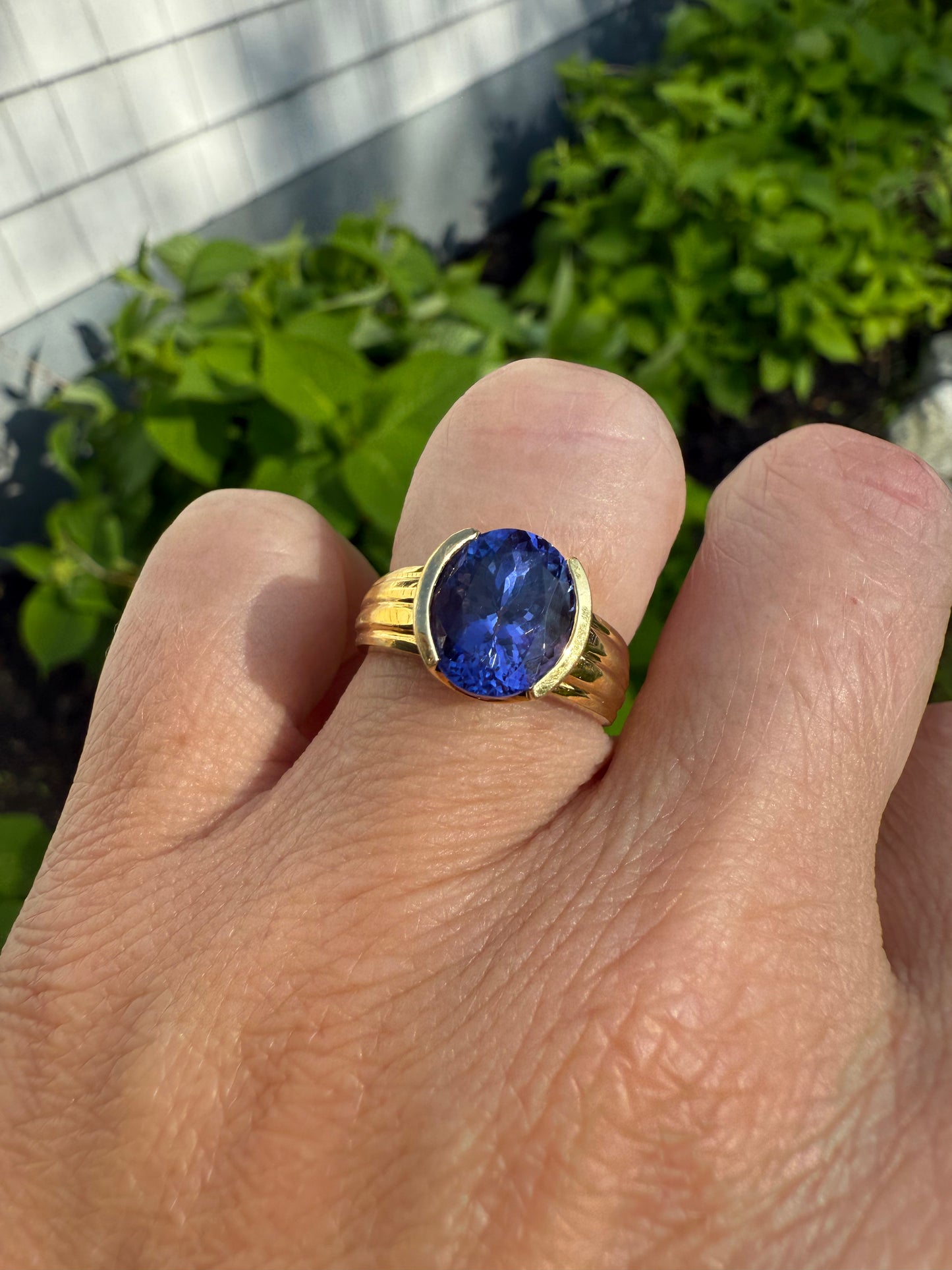 Vintage 18k Yellow Gold Tanzanite Ring