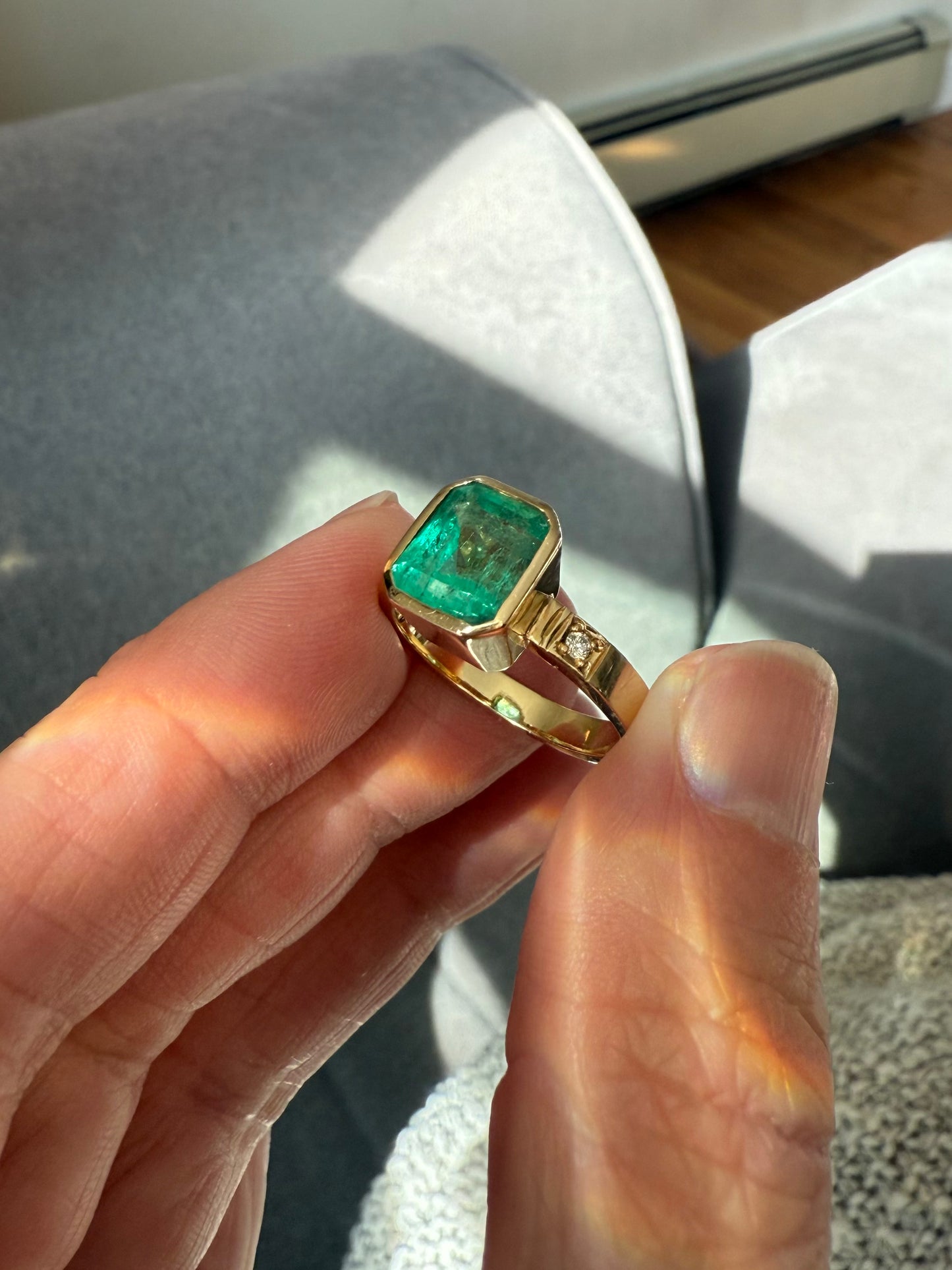Vintage 18k Yellow Gold Emerald and Diamond Ring