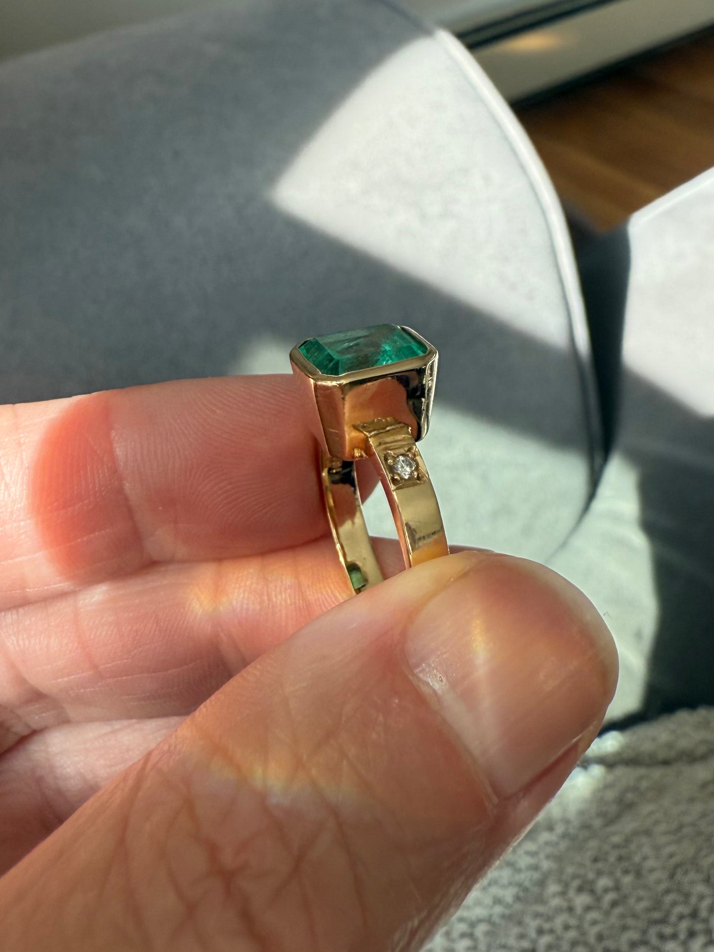 Vintage 18k Yellow Gold Emerald and Diamond Ring