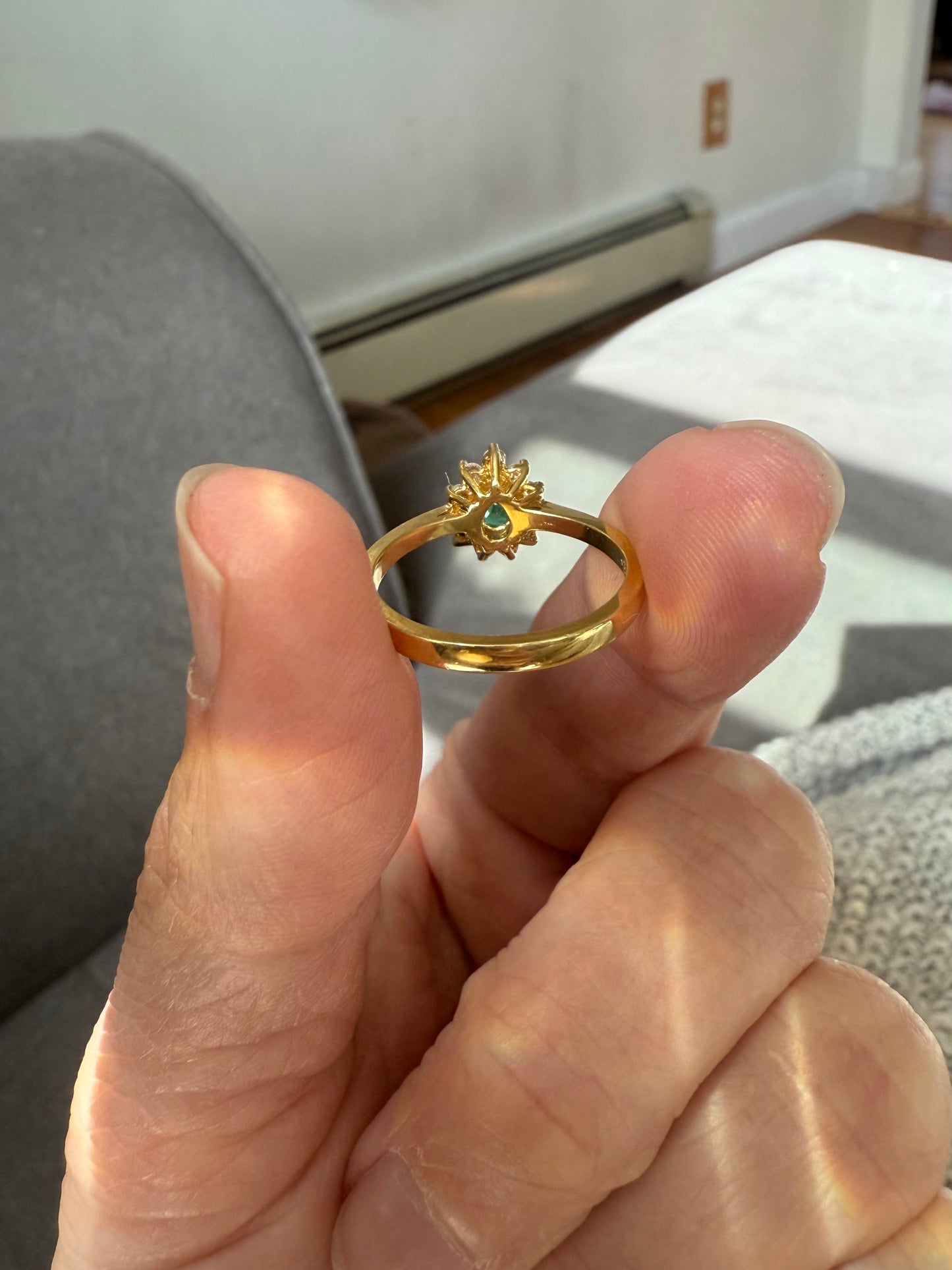 Vinage 18k Yellow Gold Emerald & Diamond Ring