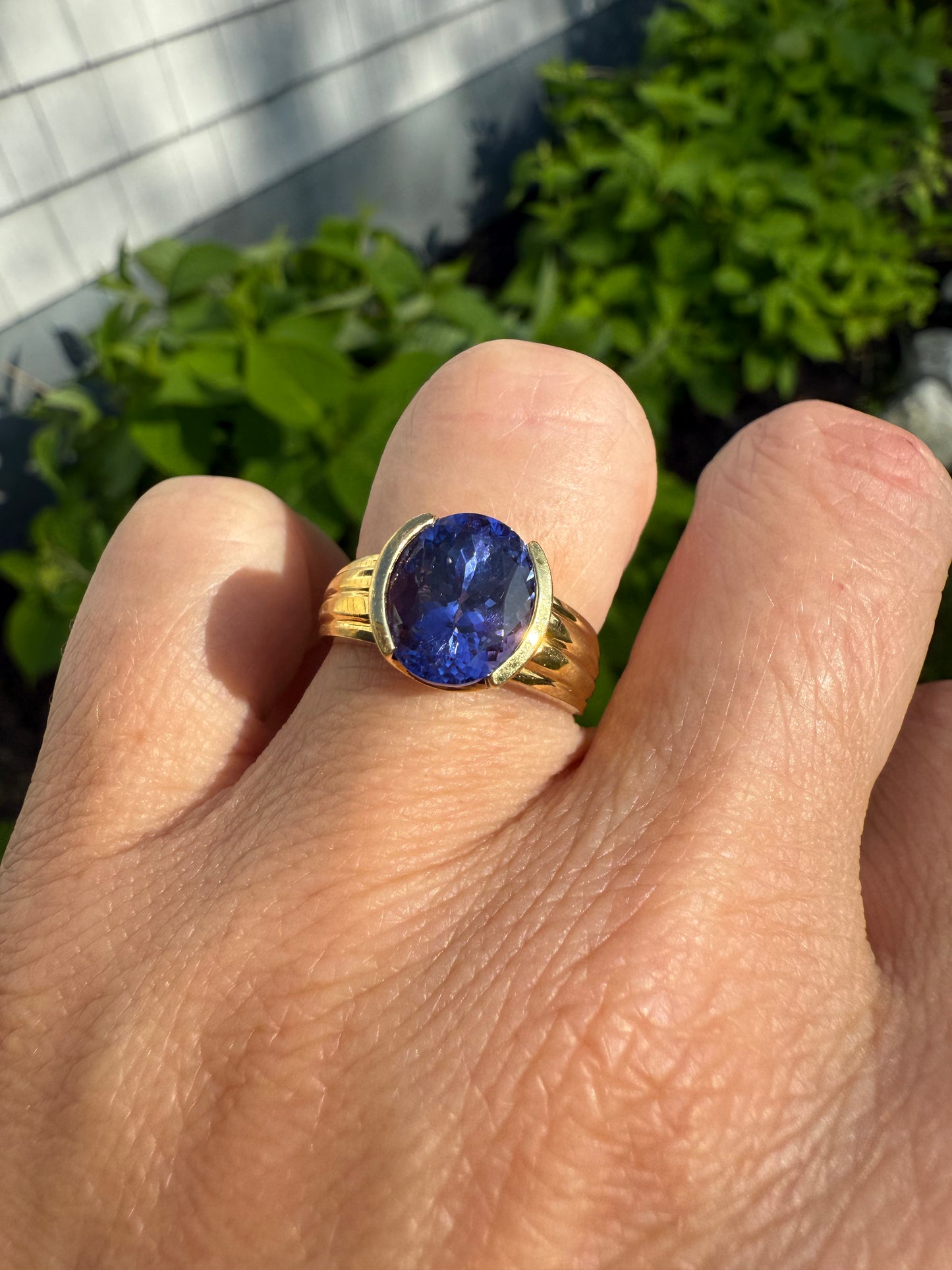 Vintage 18k Yellow Gold Tanzanite Ring
